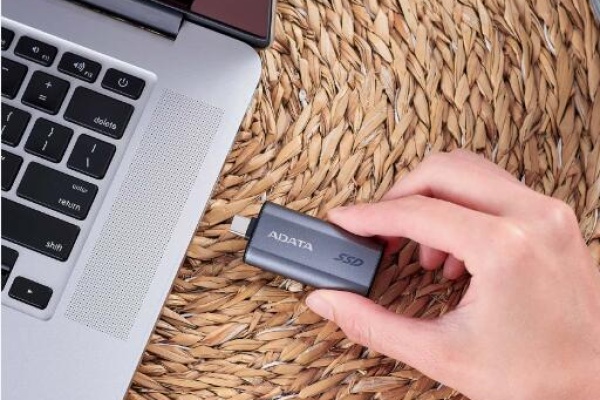 ssd and usb flash drive