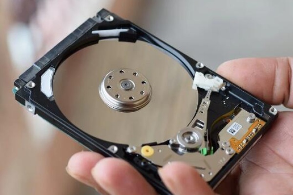 recover data from a damaged hard drive​