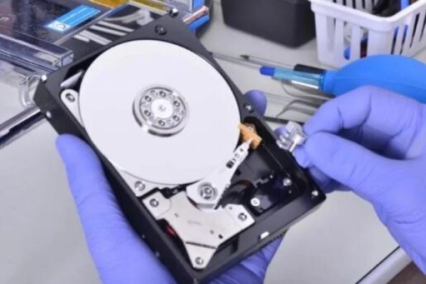 get data from damaged hard disk​